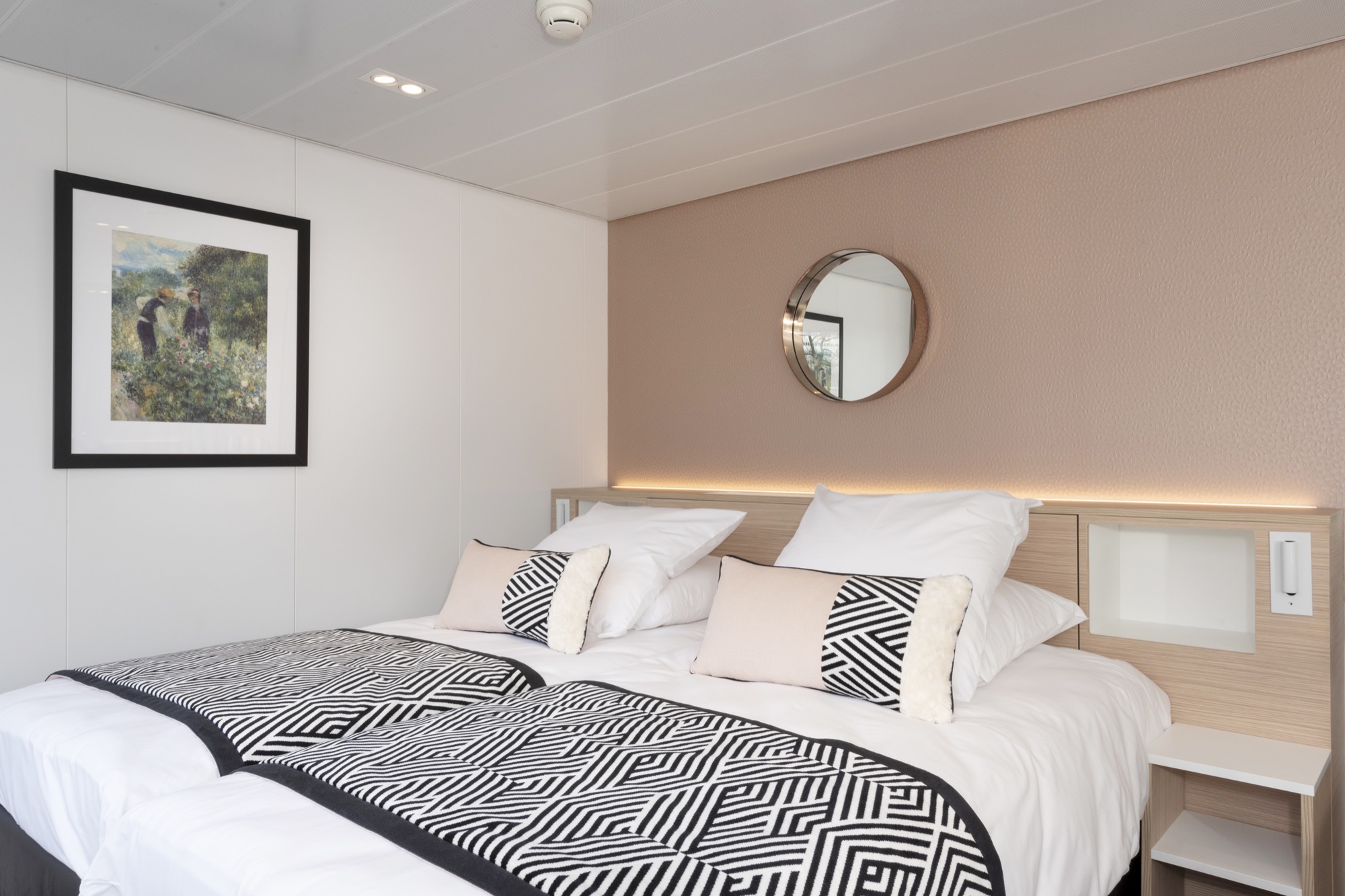CroisiEurope MS Renoir Cabin Superior 3.jpg